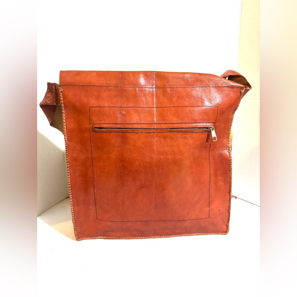 Handmade unisex Rust Leather Crossbody Bag - Picture 5 of 9